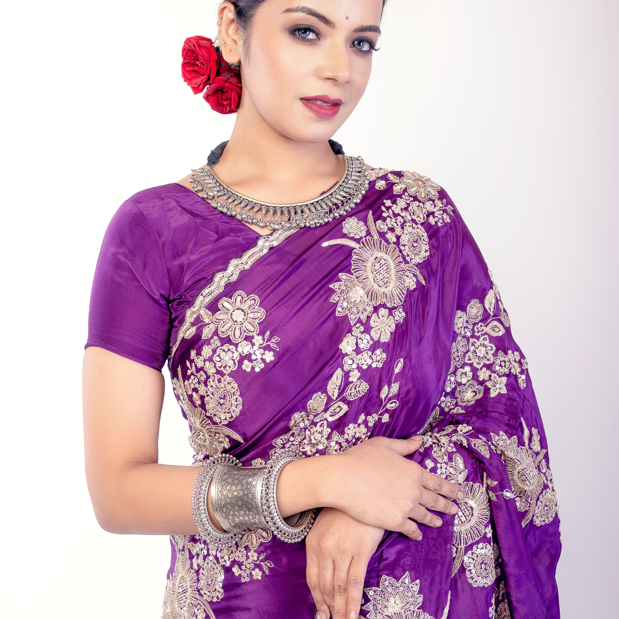 Heavy Embroidered Velvet Saree with Golden Thread Work – Dual Shades